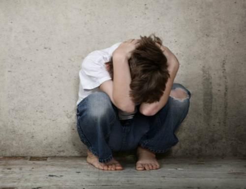 长大|小时候有过这3种经历的人,长大很容易自卑,你经历过哪种?