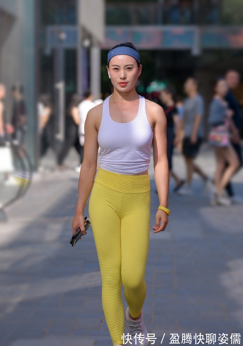 背心|背心配运动裤,穿出优美的休闲运动风,尽显美的活力