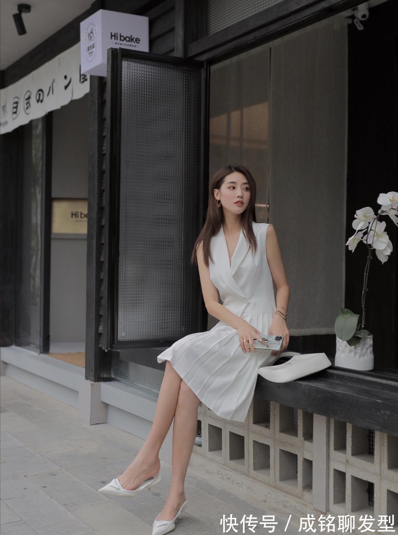 深色|上班族要美得高级,记住“连衣裙+尖头鞋”搭配公式,优雅又得体