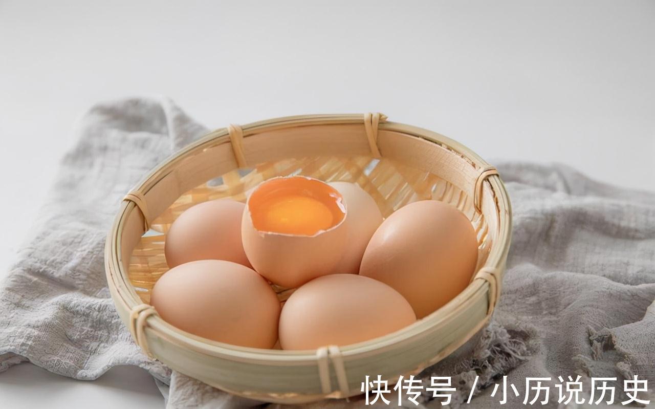 零食|女性过了45岁不要太节俭,常吃4种零食,补充雌激素、抗衰老