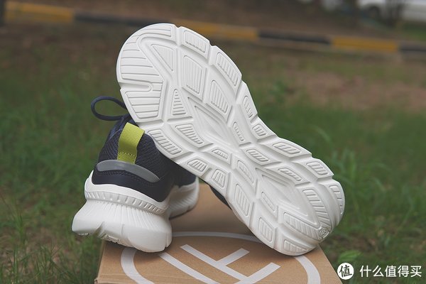 鞋底|跑起来不用太贵的装备，初跑者的入门选择——FREETIE城市轻跑鞋2