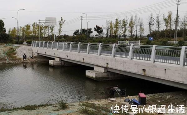 冬季钓鱼找鱼窝技巧,学会冬钓歌,不惧天寒地冻,越钓鱼越多