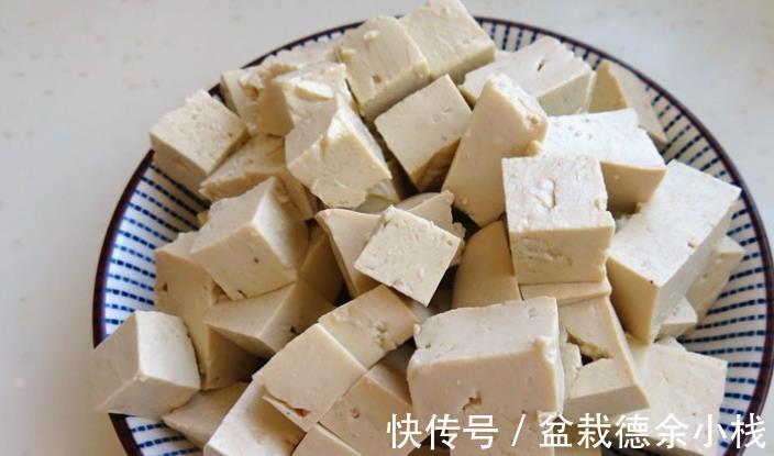 豆腐|豆腐这样做很下饭,从小吃到大,百吃不厌,用来拌饭汤汁都不剩!