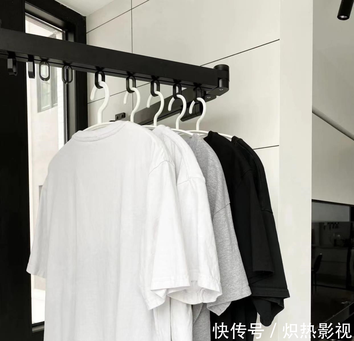 收纳|110㎡简约风,花费10W做橱柜,全屋“空无一物”,太舒适了