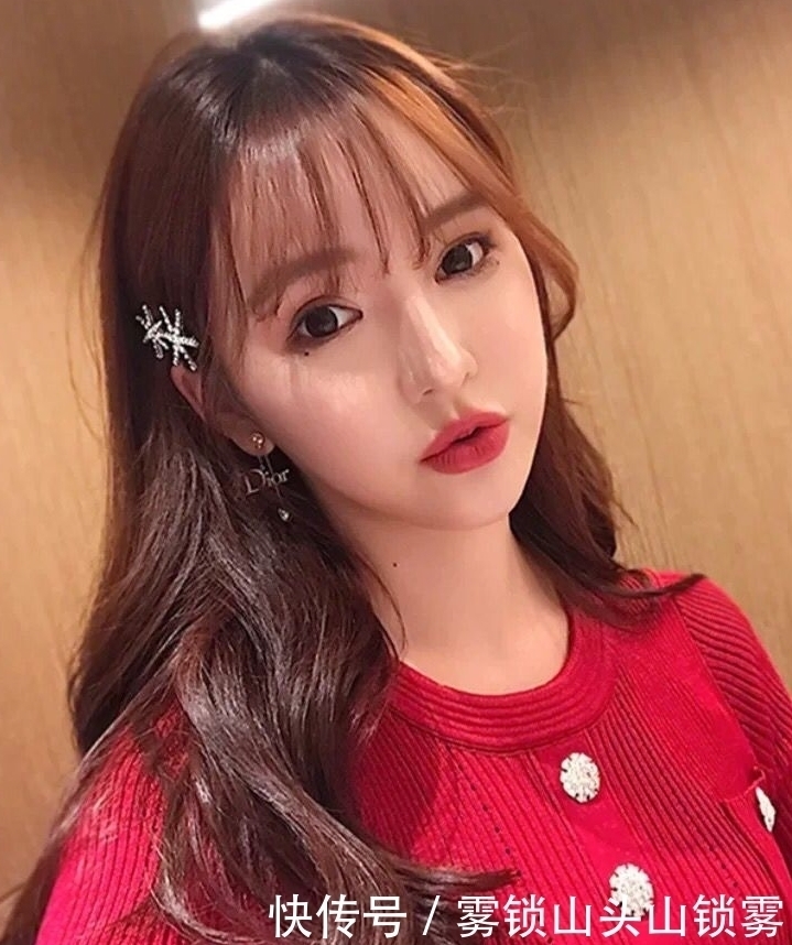 女孩子|四类女生剪了刘海让颜值更高，减龄又瘦脸，少女感十足更显魅力