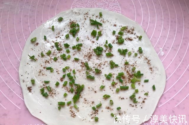 自从学会这饼做法，我家1周1袋面，三天两头做一次，外酥里嫩太香