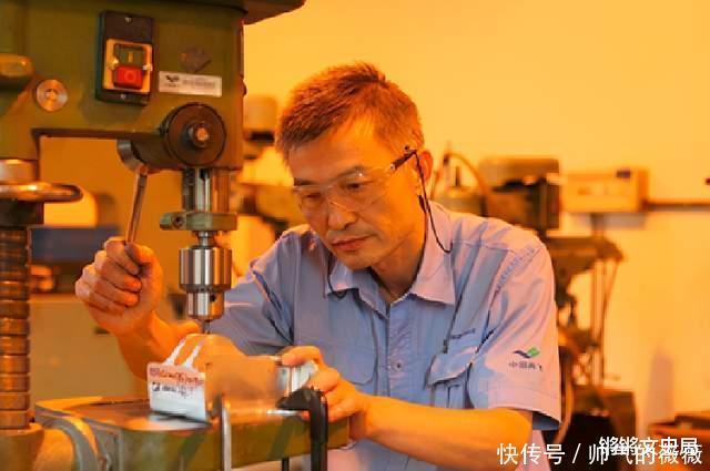 “工匠精神”的高大上,匹配不上技工底薪,情怀只能被现实打败