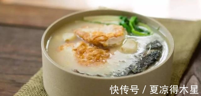 炖鱼汤时,直接加水炖不好喝!做好3个步骤,鱼汤浓白不腥,好喝!