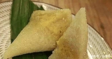  婆婆舍不得买粽叶，用“它”包粽子，我十分嫌弃，煮熟后尴尬了