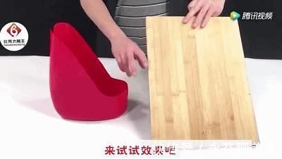 谁还买熨斗啊,洗衣液瓶剪2刀,衣服1秒变平整,太聪明了!