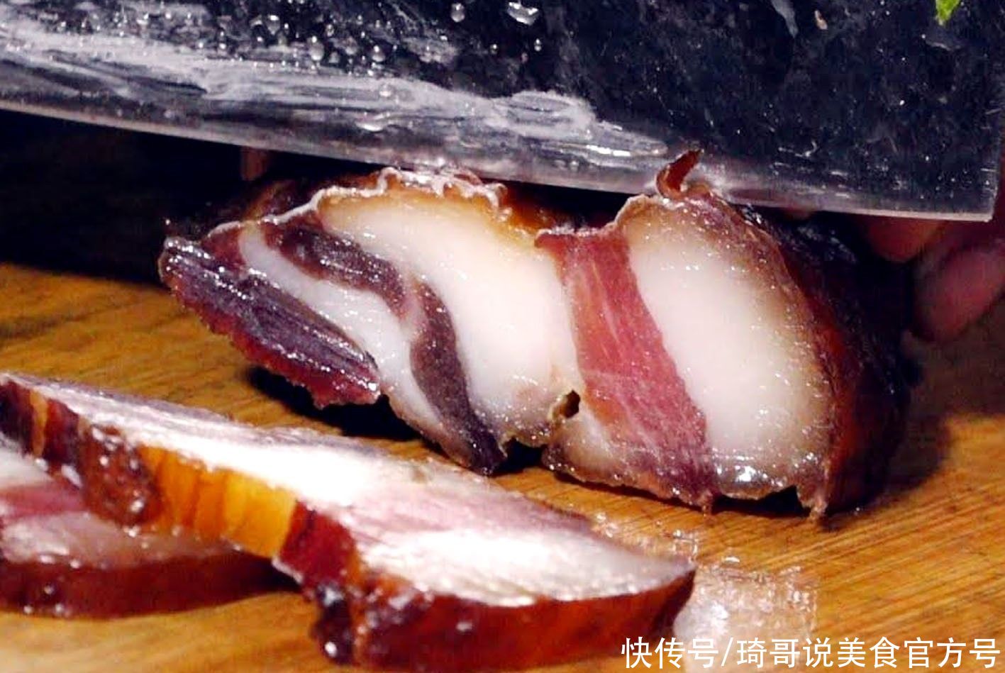  高度白酒|腌腊肉时，别用烟熏了，多加“这味料”，腊肉保存久，咸香味道好