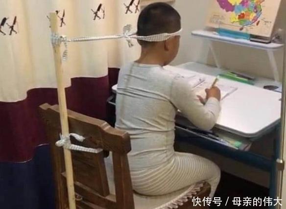 孩子为了写作业有多拼？展开“十八般武艺”，家长看后哭笑不得