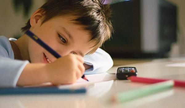 书法班#上了4、5年书法班,字迹还是杂乱不堪?孩子:这又不是书法作业