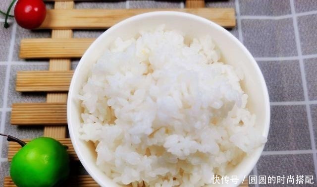 大米的天敌被发现,煮米饭的时候加点它,米饭软糯香甜,晶莹剔透