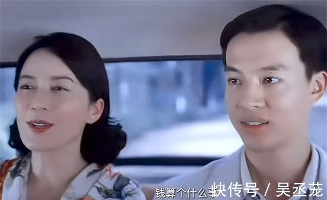 庆生|瓦妮莎为湖人老板庆生,两人靠在一起合照,科嫂:大哥,我们爱你