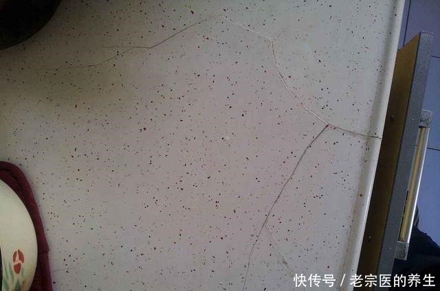石英石|石英石台面才用了几年,全是裂缝,全是因为“柜体落差”!