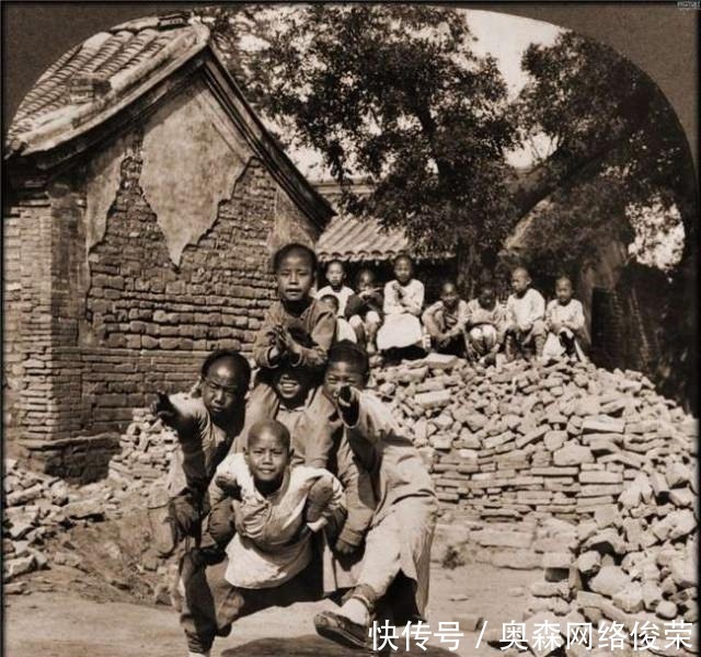 历史|精选一组有趣的历史老照片;金庸与夏梦的合影