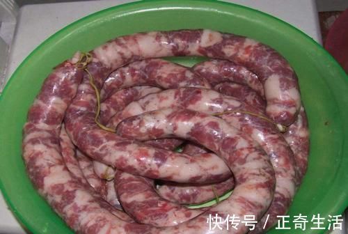 晾晒|腊肠灌好后，别直接拿去晒！再加2步，腊肠咸香入味，油润不开裂