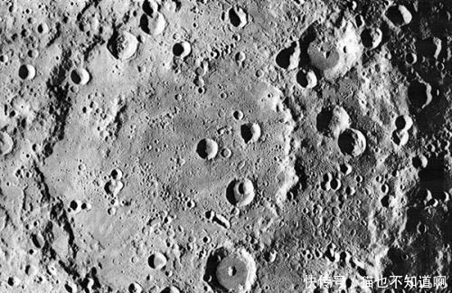 科学家们 科学家在月球陨石上有重大发现,月球可能起源于大碰撞