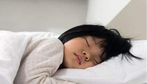 身高|妈妈带娃孩子不长个,奶奶带娃身高猛涨,医生:都是午睡惹的祸