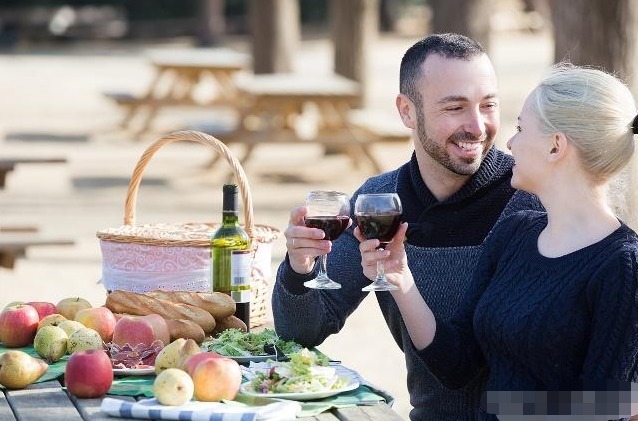 同房|女人若喜欢在3个时间“同房”，可能会“老得快”，希望你没中招