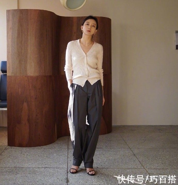 仙女穿冬装也依然是仙女，清雅淡然的模样让人心动，保暖又精致