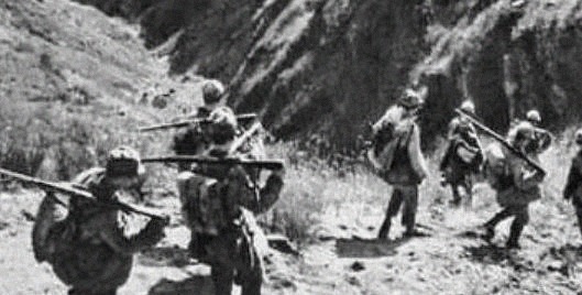 毛主席|55年授衔太低,此将领闹得很凶,林总很生气,毛主席赶忙安抚