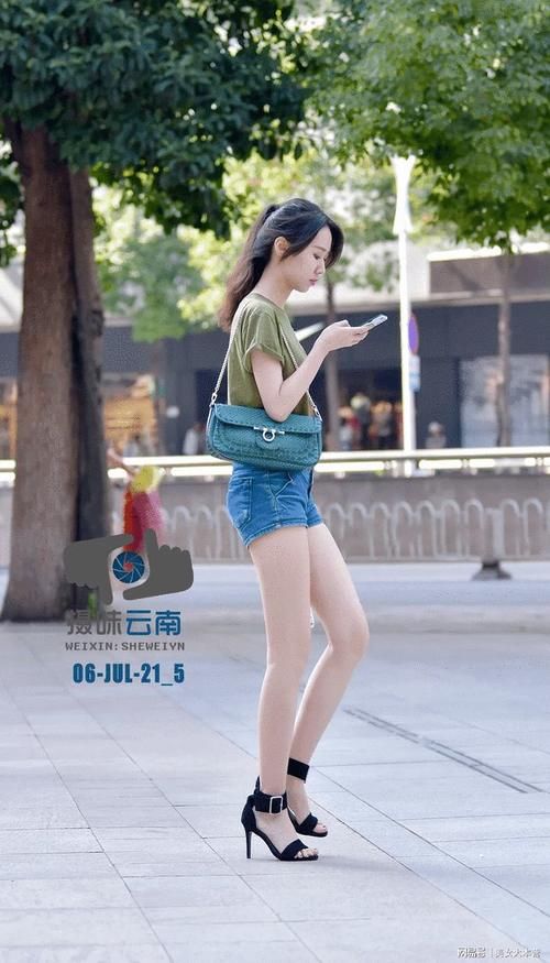 高跟鞋|穿出玉足优雅的性感，一字带细高跟凉鞋才经典，自带女人味！