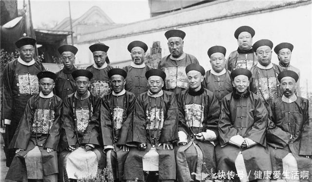 奢侈|晚清老照片慈禧奢侈过寿,打扮吓人的新娘,衣不遮体的乞丐