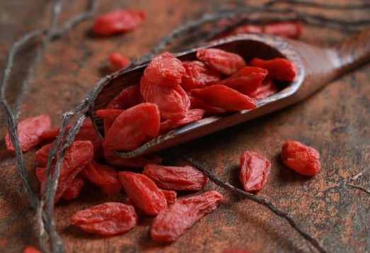 当归|4种药材和黄芪一起泡水喝，不仅能补血祛湿，肝肾也要感谢你