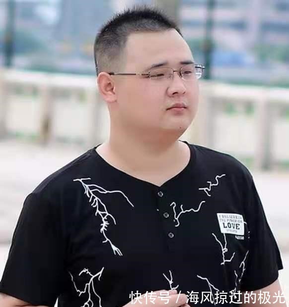 白发 为啥理发师都喜欢理“两边剪短”的发型有三个优点,建议了解下!