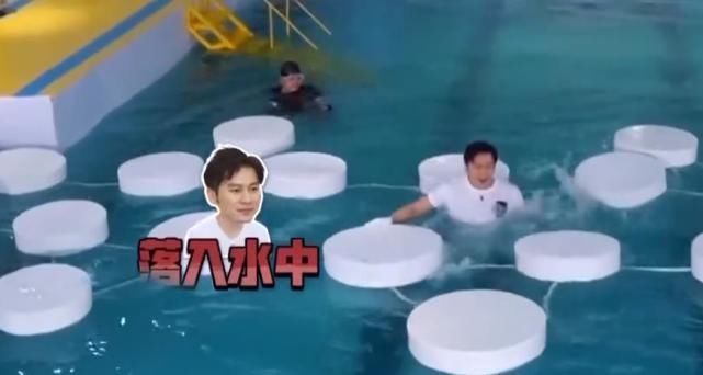 压板 原来跑男最难的游戏不是指压板,也不是撕名牌,难到连李晨都主动放弃