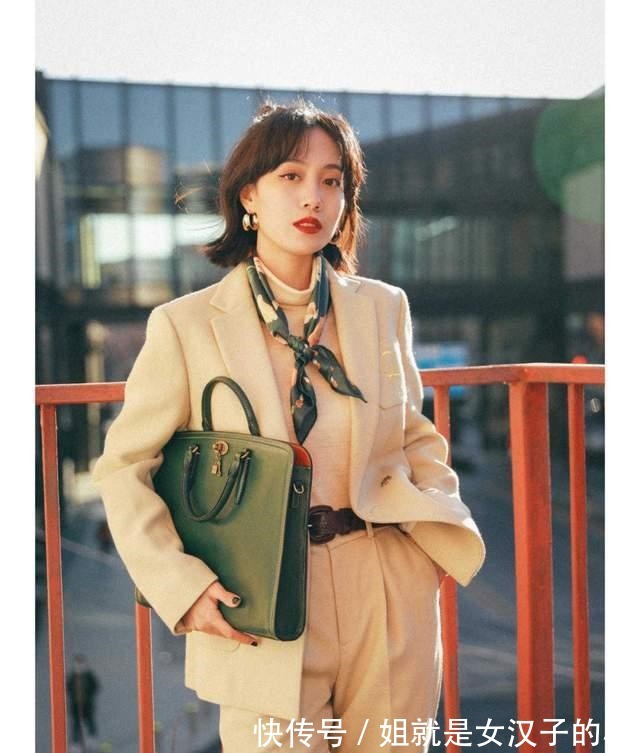 穿搭 果然，西服外套还是配“牛仔裤”才洋气，显高显瘦，关键还耐看！