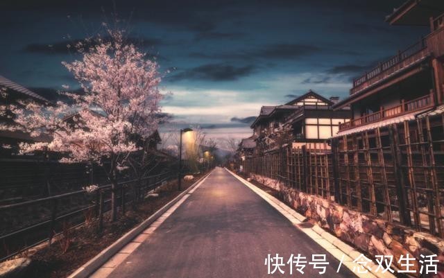 豆瓣评分#左手菊花右手刀的民族，在这本豆瓣评分8.2的书里写得淋漓尽致