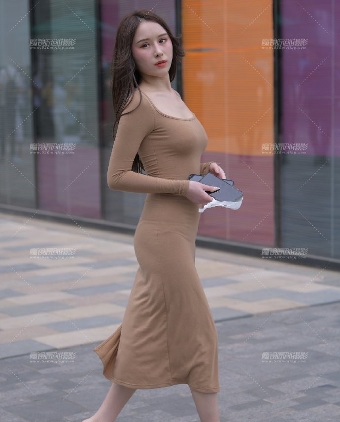 时尚|休闲感很强的连衣长裙,有贴身的设计,穿出干净利落的美