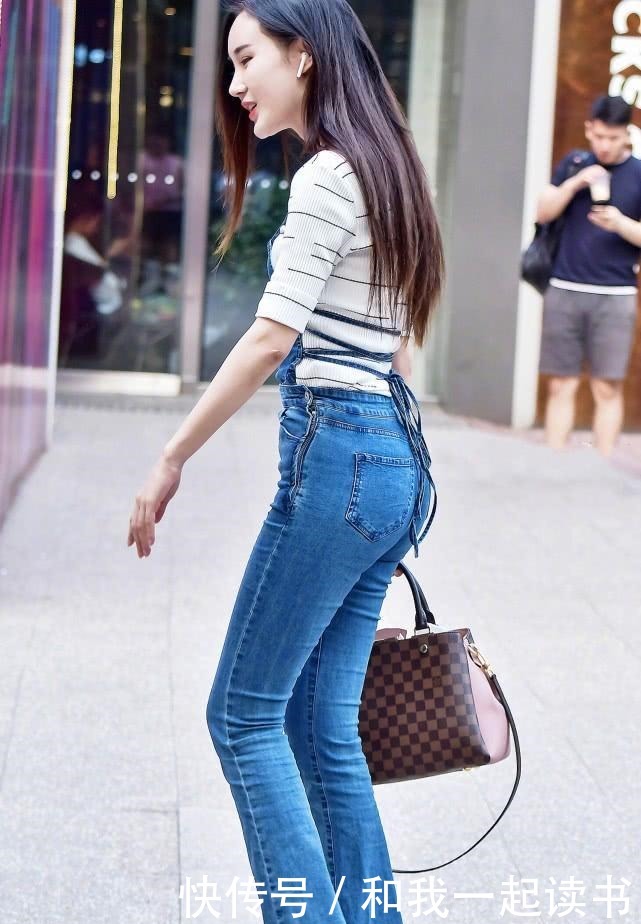 a6476|时尚辣妈真精致!穿绑带式背带裤,彰显老阿姨的少女心