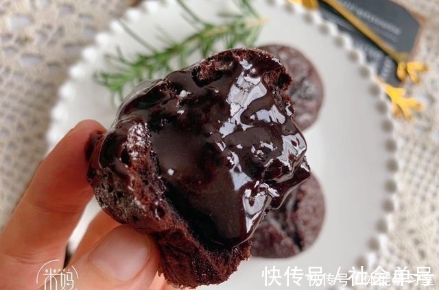 最近很火的网红爆浆蛋糕，看着很好看，做也简单，新手也能零失败