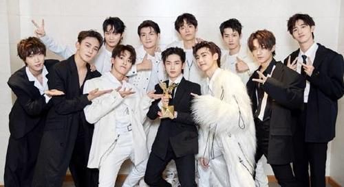 张颜齐|周震南任豪回归舞台,R1SE斩获多个奖项,赵磊却成发言人