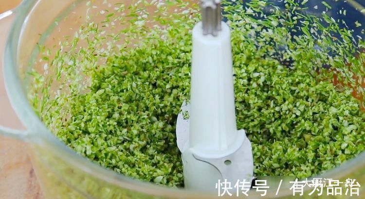 鲜香|腌韭菜花,只加盐不好吃!多加这2种食材,鲜香入味,放一年不坏