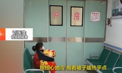 小宝的时|产房外小女孩抱着被子等妈妈，护士劝她回房间，小孩回答让人鼻酸