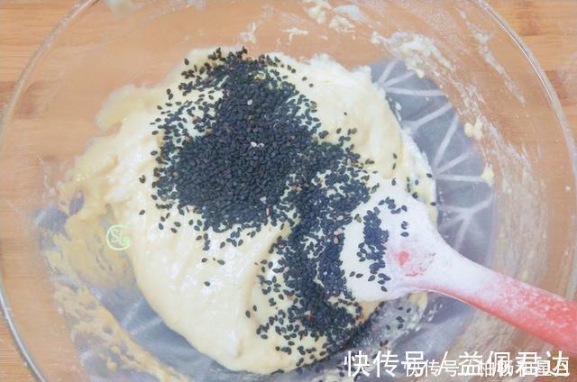 鸡蛋这样做，孩子太喜欢吃了，无水无油无添加，口感又香又脆