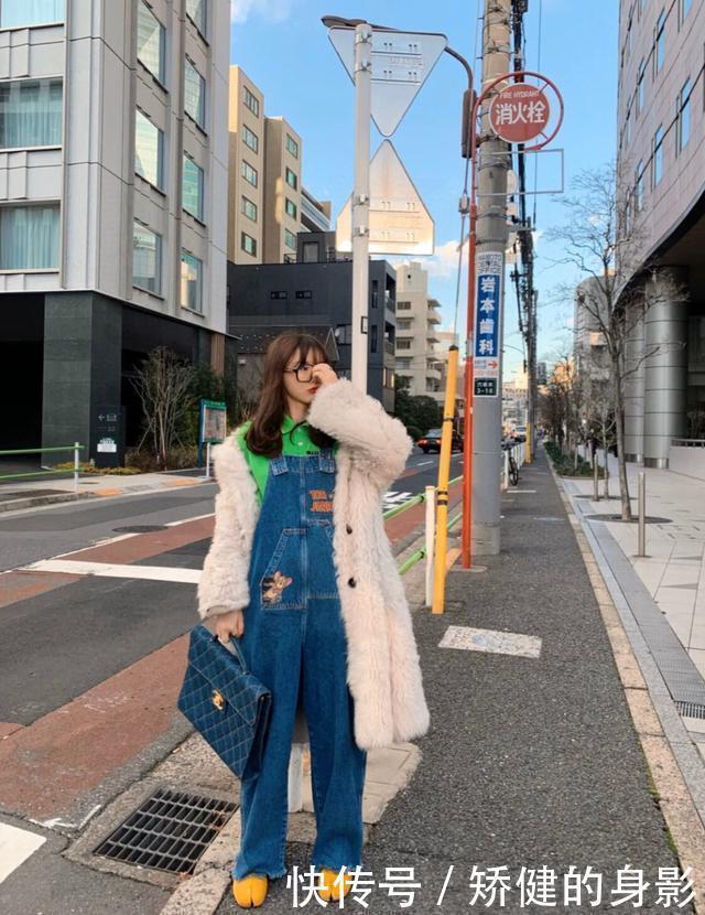 小白鞋不流行了,今年秋天火了这双“马蹄鞋”,时髦个性还显高