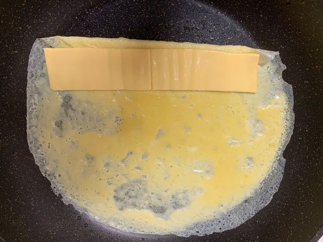 4个鸡蛋,半杯牛奶,教你做奶香浓郁,一口就爆浆厚蛋烧