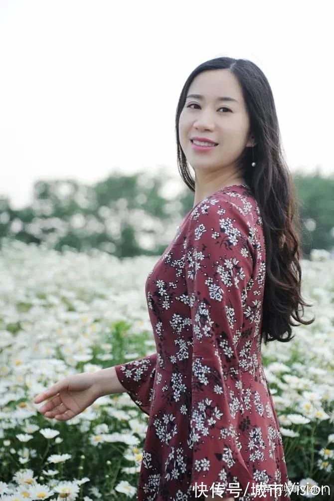 真丝连衣裙 酒红真丝连衣裙丨这样搭配低调奢华内涵版，又不失高雅