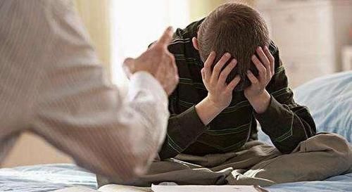 妈妈|发现孩子偷钱后,是该打骂还是装不知道?很多父母都选错了