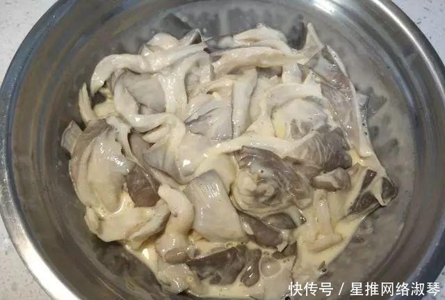 被称为饭店“最脏”的一道菜，酥香干脆，很多人都喜欢吃