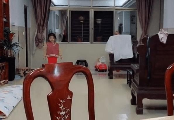 二宝|“卑微弟弟”专业伺候姐姐,我姐虐我千百遍,我待我姐如初恋