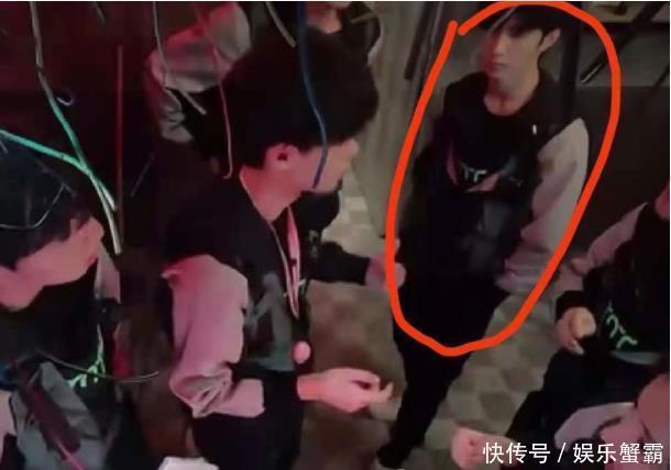 密室 刘耀文记录了“密室出逃”的全过程,背手插兜,他对谁表示不满了?