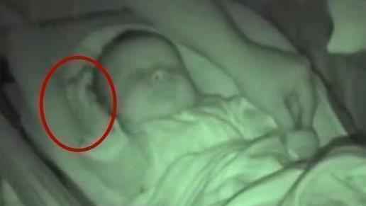 孩子|当这对夫妇晚上起来照看孩子的时候,他们拍下了难以置信的照片,让他们大开眼界