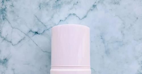 好的面部肌肤让你更显年轻，薇诺娜针对敏感肌设计，至本清爽镇定